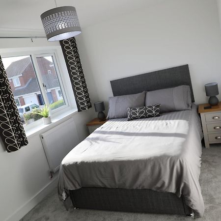 Modern, Two Double Bedroom House With Free Parking Chepstow Exteriér fotografie