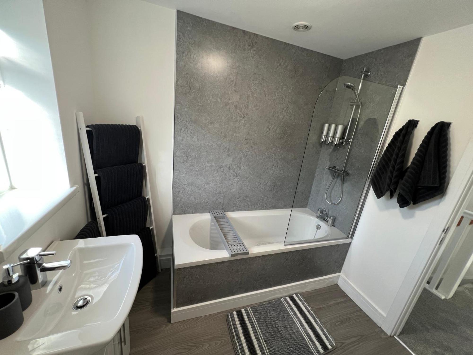 Modern, Two Double Bedroom House With Free Parking Chepstow Exteriér fotografie
